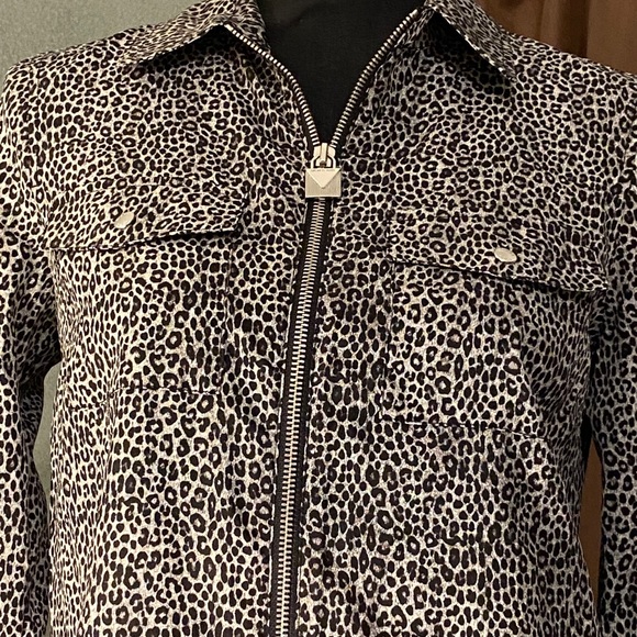 Michael Kors Roll-Tab Front Zip Cheetah Print Top - Picture 2 of 11